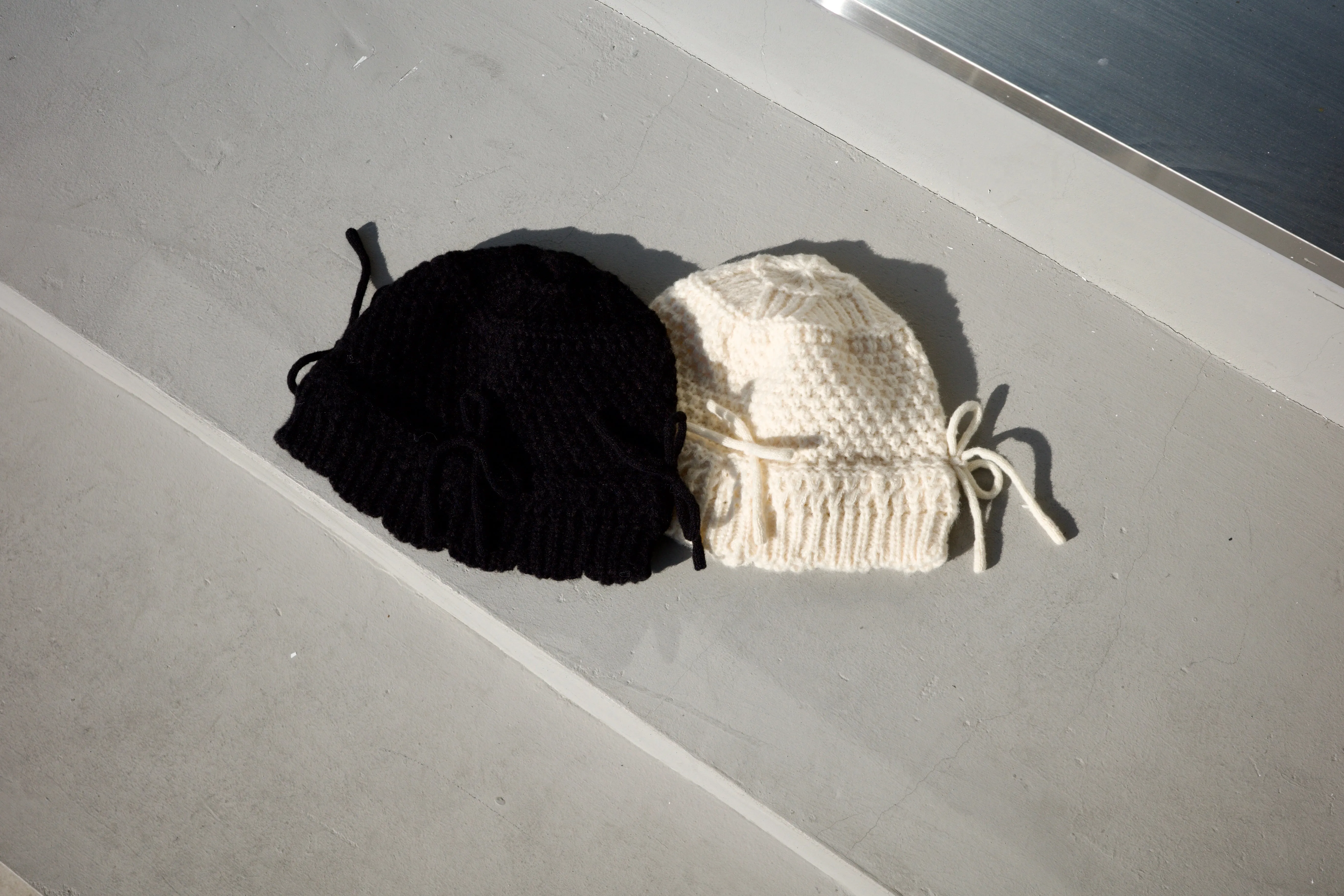 ( WHITE / BLACK ) RIBBONED BEANIE 🌟BEST BUY🌟