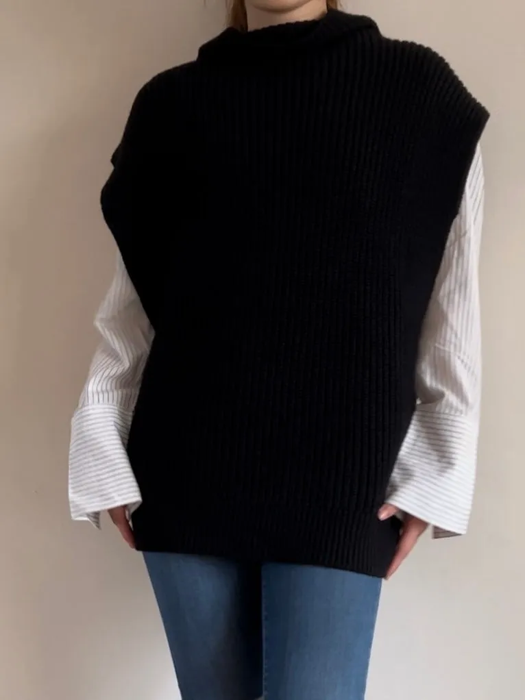 Oversized Mock-neck Wool Vest