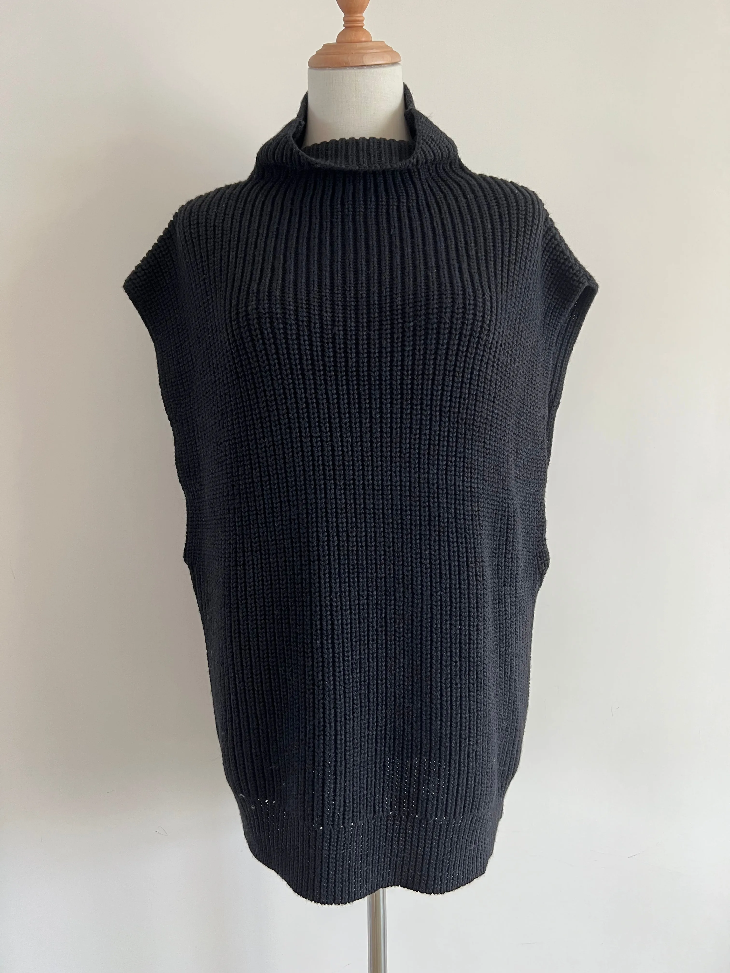 Oversized Mock-neck Wool Vest