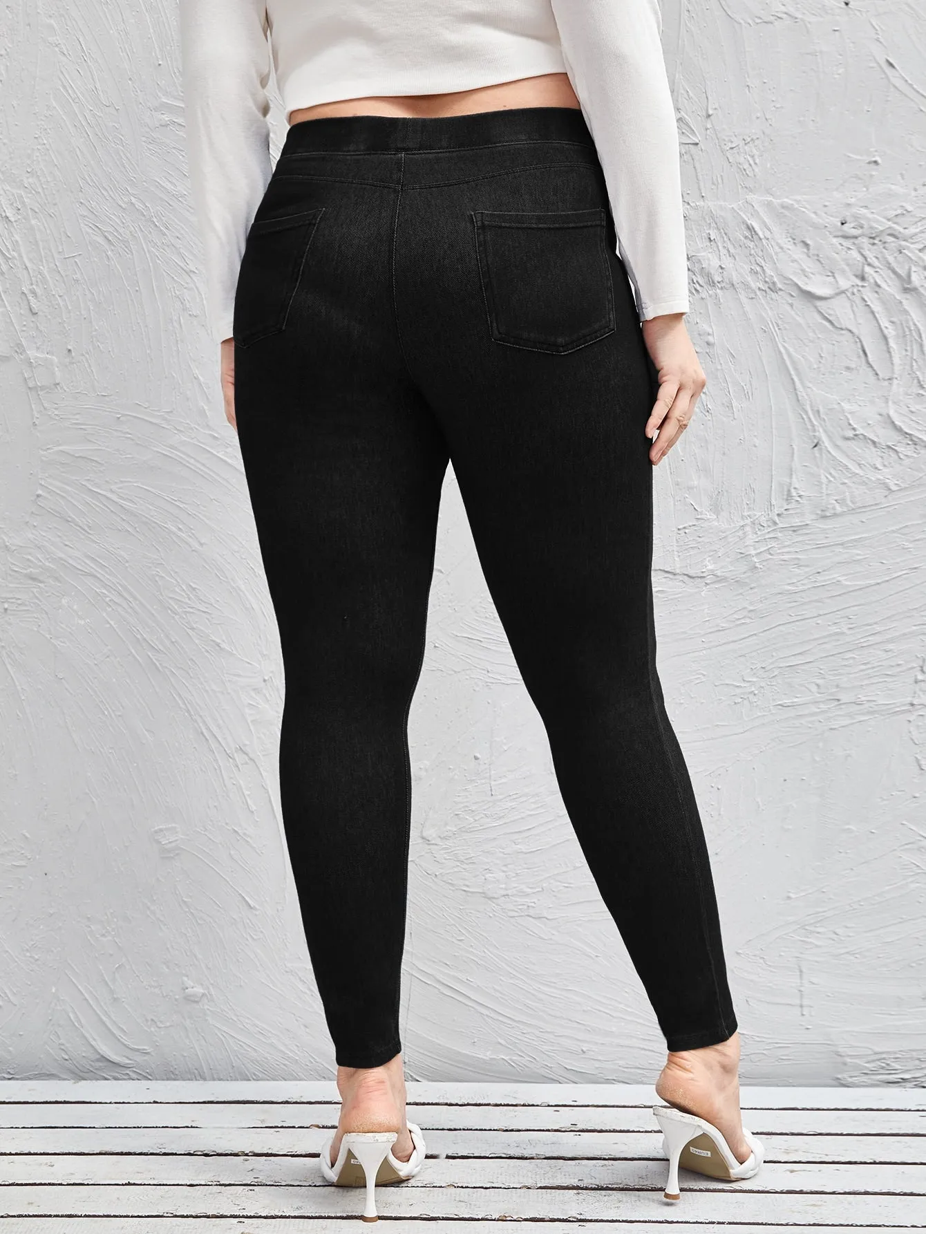 Plain Pocket Cropped Plus Size Leggings