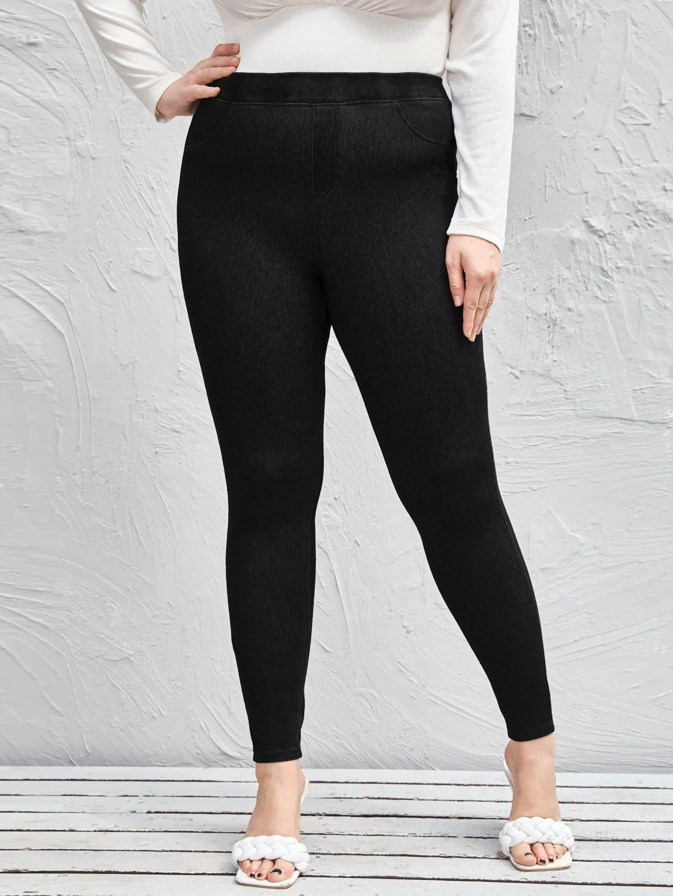Plain Pocket Cropped Plus Size Leggings