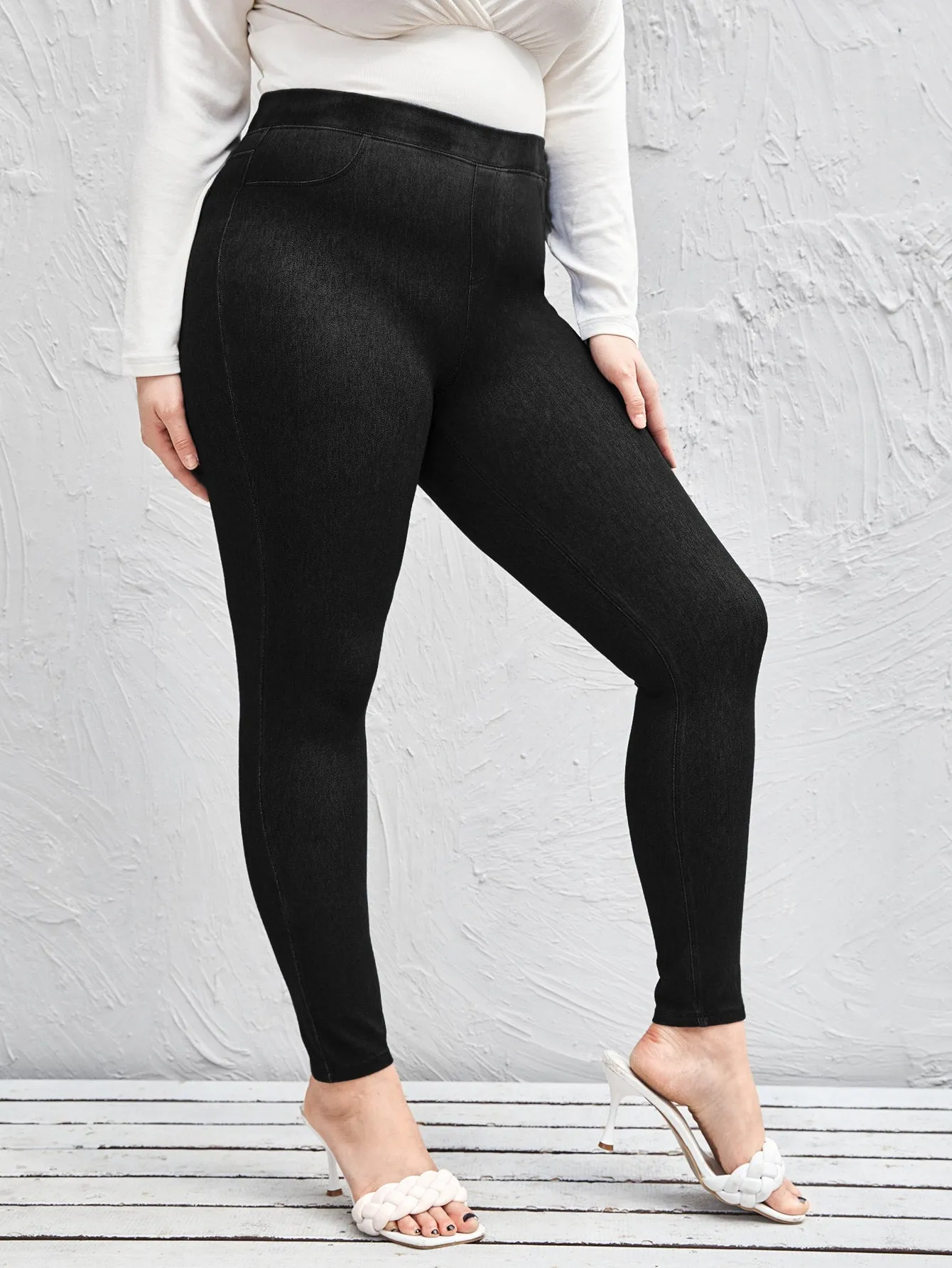 Plain Pocket Cropped Plus Size Leggings