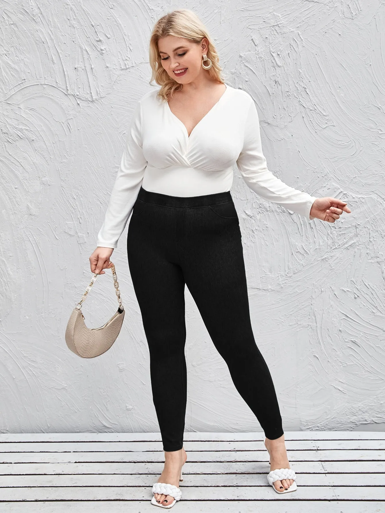 Plain Pocket Cropped Plus Size Leggings