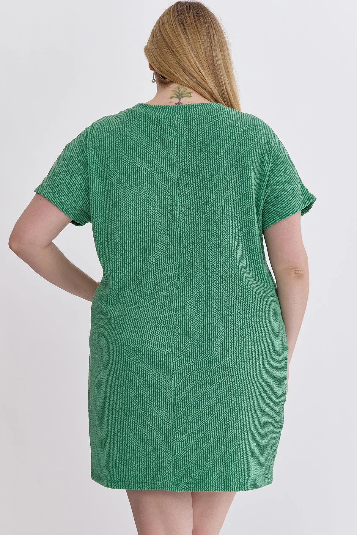 Ribbed Short Sleeve Dress with Pockets   Curvy | Kelly Green