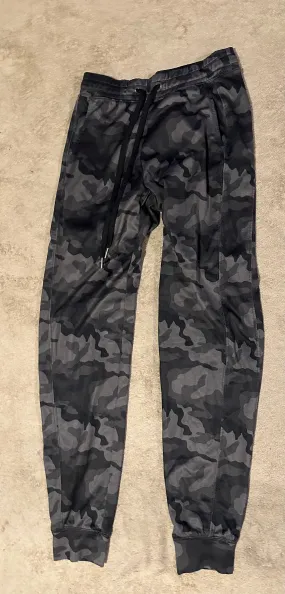 Size xxs American eagle Grey camo joggers - size Juniors Clothing:      XS (0-3)